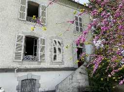 Handsome Empire Style Manor House with Beautiful Mountain Views, 30 minutes from Pau.